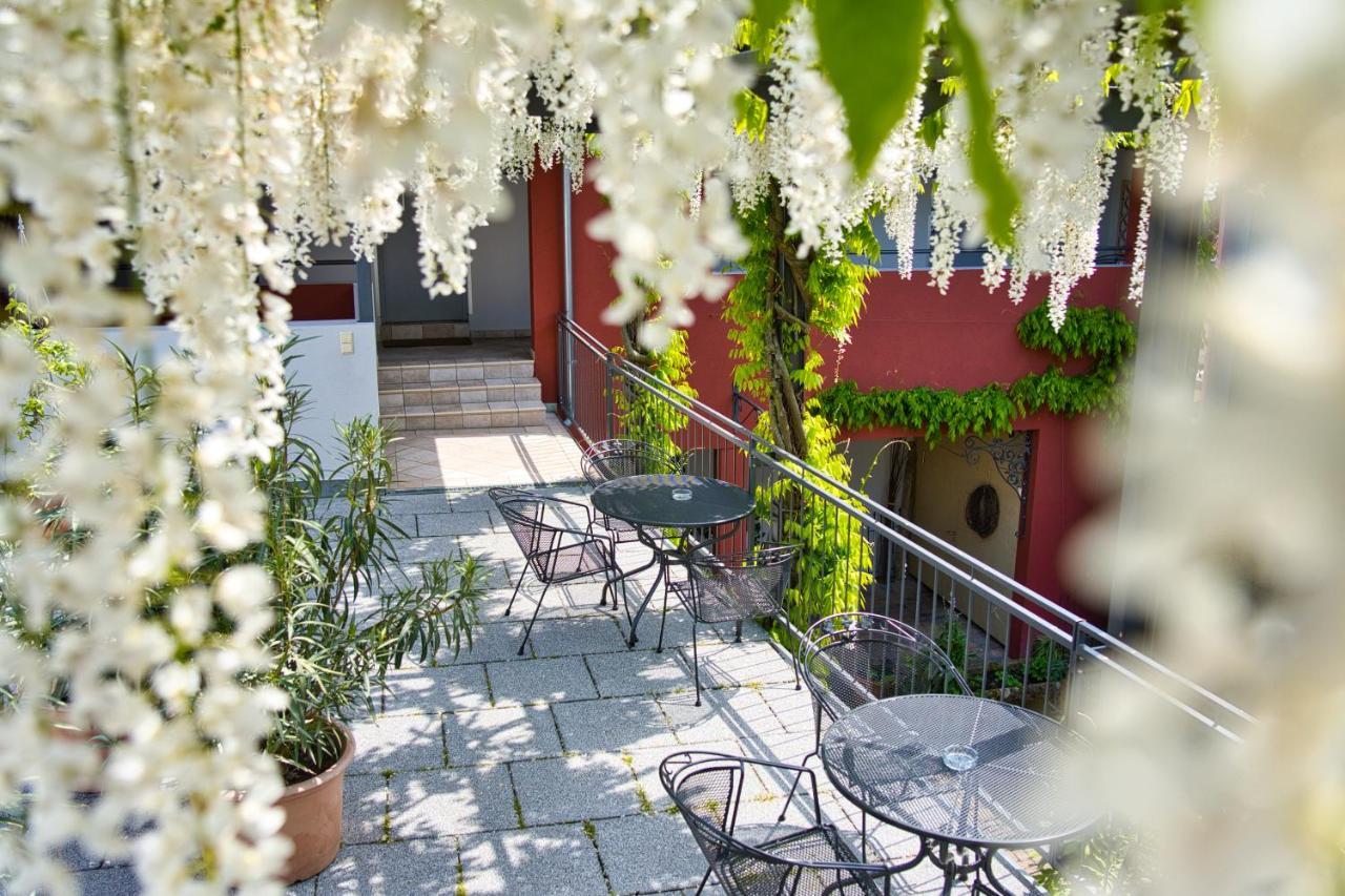 Arndt Hotel Garni Rust Bagian luar foto